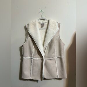 Chico's Women’s XL (16) faux suede faux fur vest in a beige winter white tan